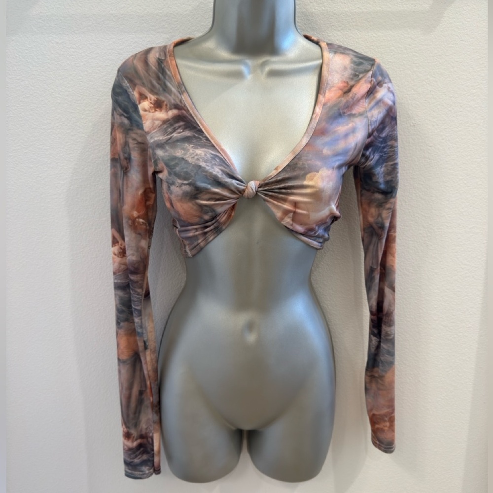 PrettyLittleThing Marble Tie-Front Long Sleeve Crop Top in Brown and Gray